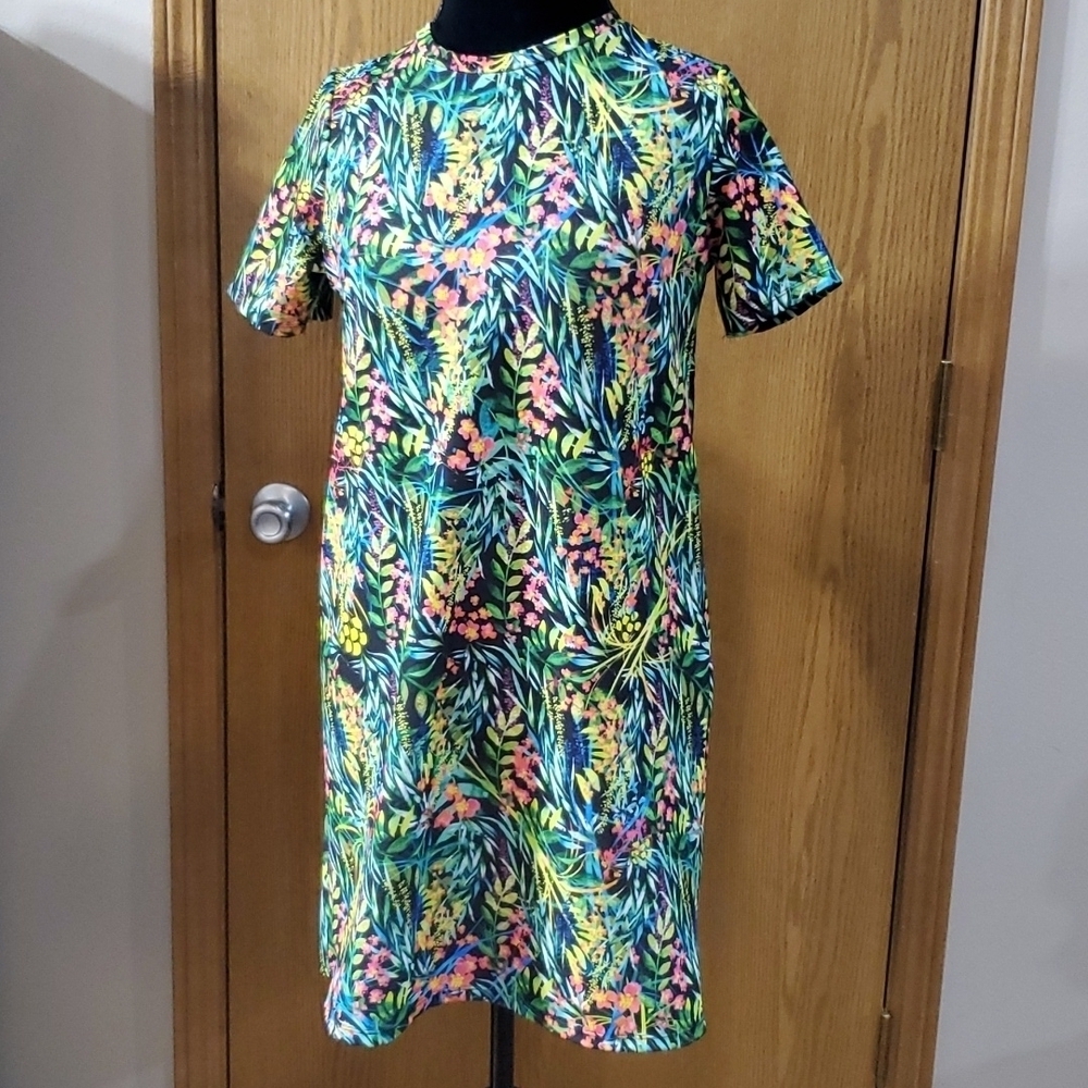 Zara Trafalgac tropical floral pattern sort sleeve multicolored dress